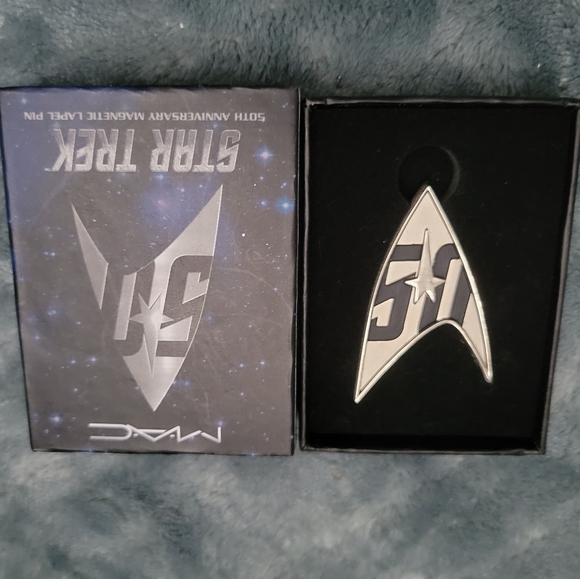 MAC Cosmetics Star Trek Strak Trak Magnetic Pin - Picture 5 of 8